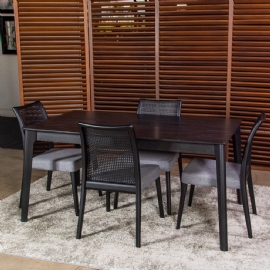 CONJUNTO SALA DE JANTAR MESA 1,35 X 0,90 AREZZO PRETA COM 4 CADEIRAS PROSA APOLO CASA